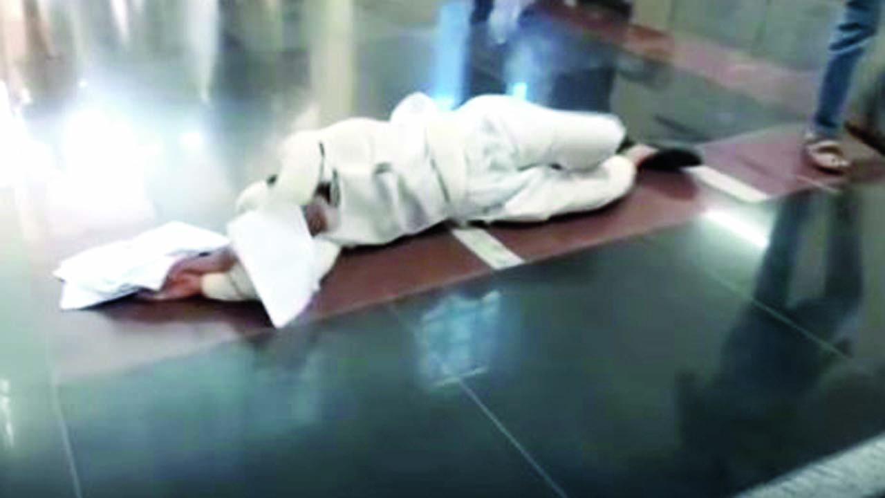 એક માણસે પોતાની ફરિયાદની રજૂઆત જે રીતે કરી એ સૌની આંખે ચડી હતી