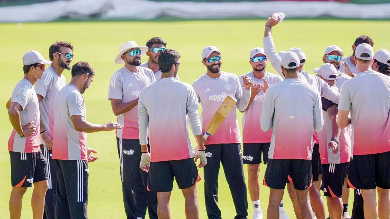પ્રૅક્ટિસ-સેશન દરમ્યાન મસ્તી-મશ્કરી કરતા ભારતીય પ્લેયર્સ