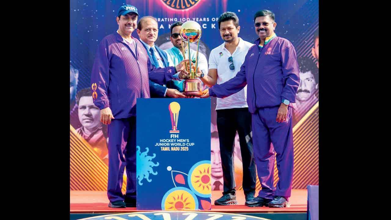 હૉકી મેન્સ જુનિયર વર્લ્ડ કપ ટ્રોફીની ૨૦ શહેરોની ટૂર શરૂ