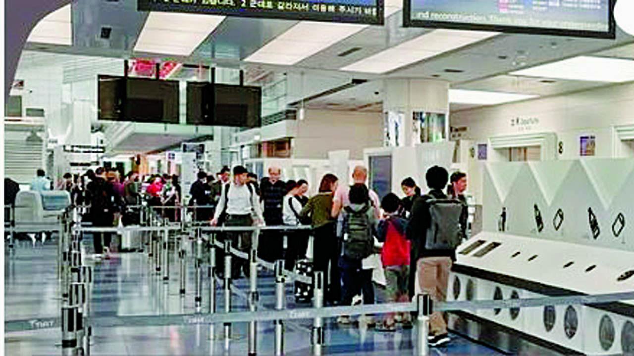 ઍરપોર્ટ ઑપરેટરના પ્રવક્તાએ પ્લમ્બિંગ-સમસ્યાની જાણકારી આપી