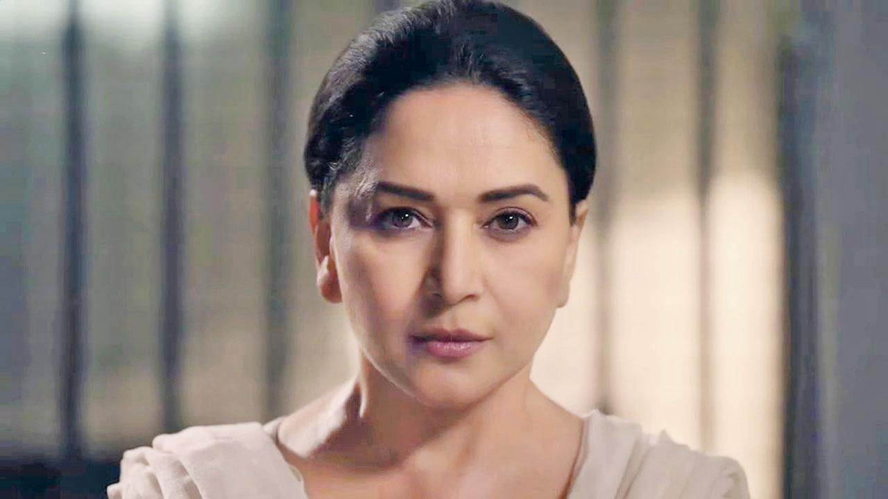 માધુરી દીક્ષિત  ‘Mrs દેશપાંડે’માં