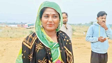 પુષ્કરના મેળામાં પણ છવાઈ નશીલી આંખોવાળી મોનાલિસા