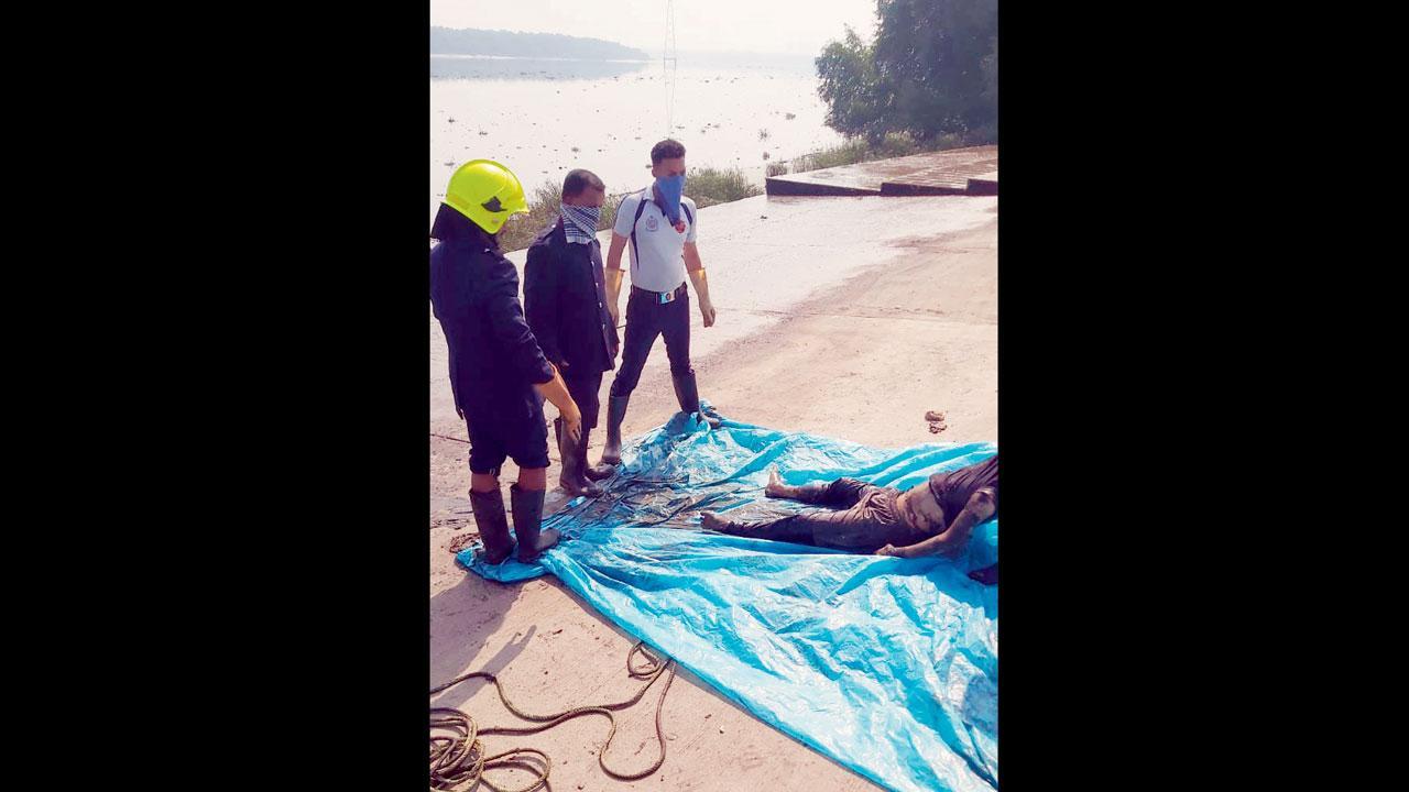 મુંબ્રાની ખાડીમાંથી ગઈ કાલે બહાર કાઢવામાં આવેલો મૃતદેહ