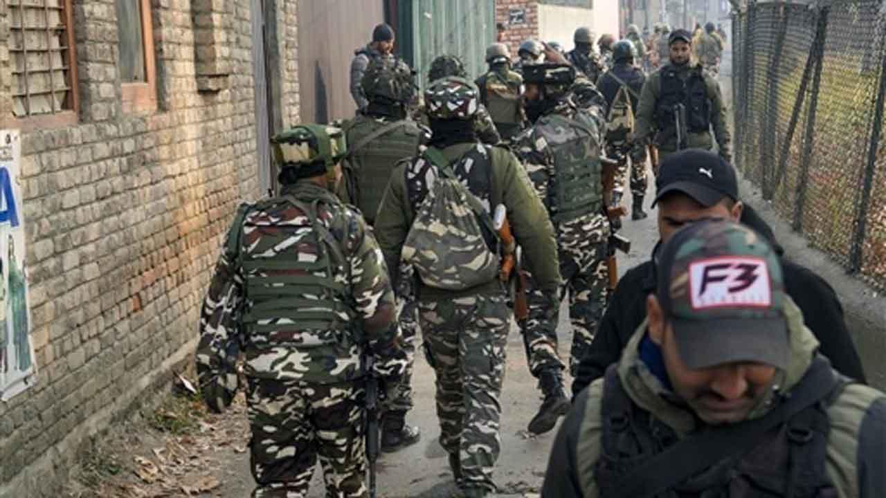 નૌગામ પોલીસ (તસવીર સૌજન્ય: પીટીઆઈ)