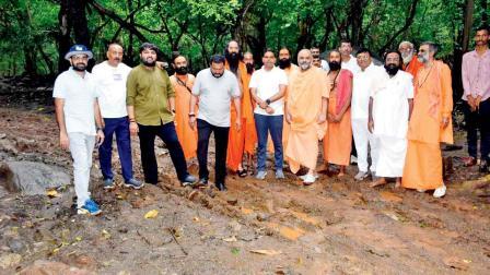 પરિક્રમાના રૂટનું સાધુ-સંતો અને અધિકારીઓએ નિરીક્ષણ કર્યું હતું.