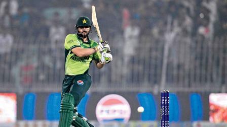 સલમાન આગાએ ૬૨ રન ફટકાર્યા હતા