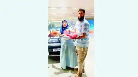 શાહીન અને મુઝમ્મિલ ફરીદાબાદના શો-રૂમમાં કારની ડિલિવરી લેવા સાથે ગયેલાં એ વખતની તસવીર.