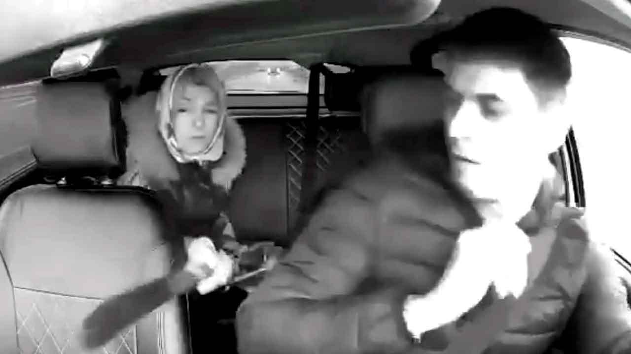 ટૅક્સીમાં વાગતું ગીત ન ગમ્યું તો આન્ટીએ ડ્રાઇવરને છરો દેખાડી દીધો