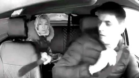 ટૅક્સીમાં વાગતું ગીત ન ગમ્યું તો આન્ટીએ ડ્રાઇવરને છરો દેખાડી દીધો