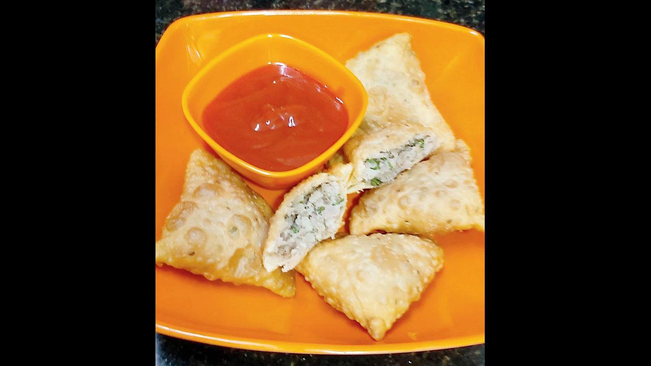 કાંદા, કોપરાનાં સમોસાં