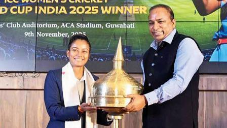 પરંપરાગત ગિફ્ટ આપીને ઉમા છેત્રીને સન્માનિત કરી દેવજિત સૈકિયાએ