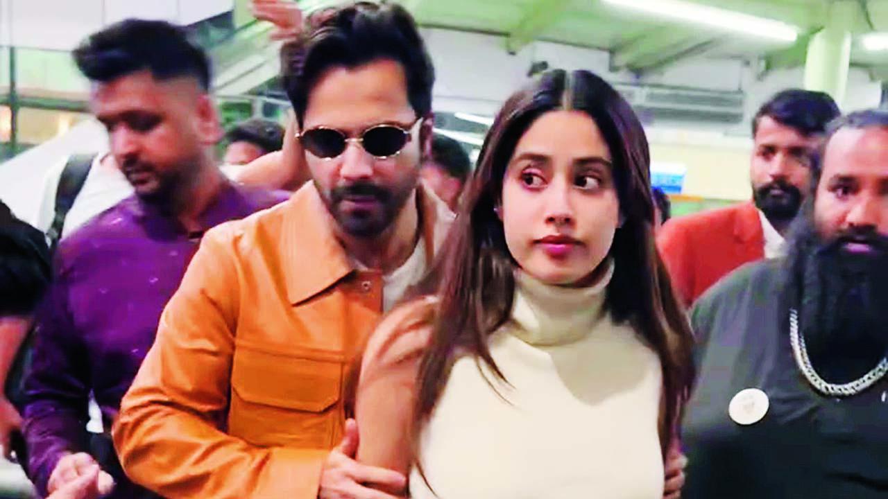 જાહ્નવી કપૂર અને વરુણ ધવન શુક્રવારે સાંજે ઉદયપુર ઍરપોર્ટ પર જોવા મળ્યાં હતાં.