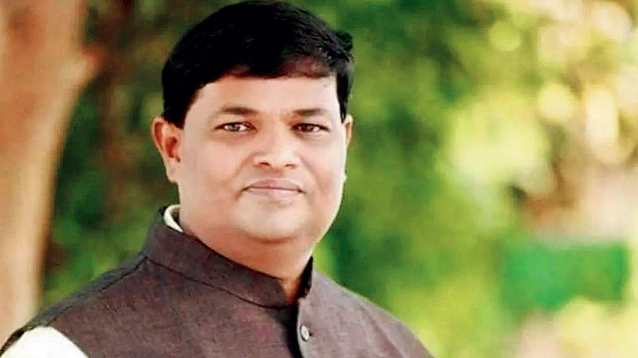 વામન મ્હાત્રે