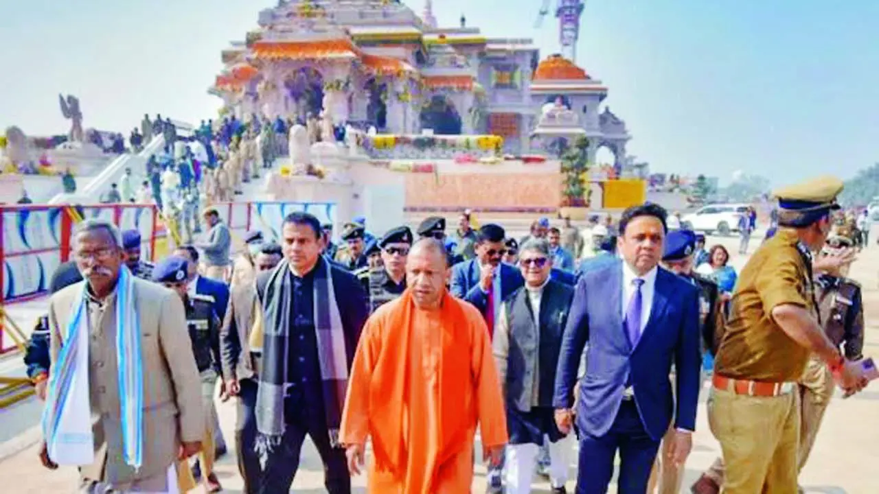 ગઈ કાલે યોગી આદિત્યનાથે અયોધ્યાના રામ મંદિરમાં ધજારોહણનું રિહર્સલ નિહાળ્યું હતું.