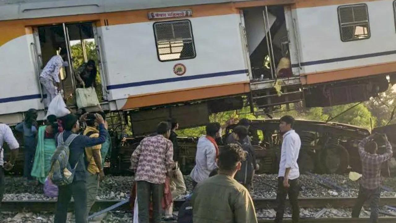 Photos: છત્તીસગઢના બિલાસપુરમાં બે ટ્રેનો અથડાતાં ૧૧ લોકોના મોત