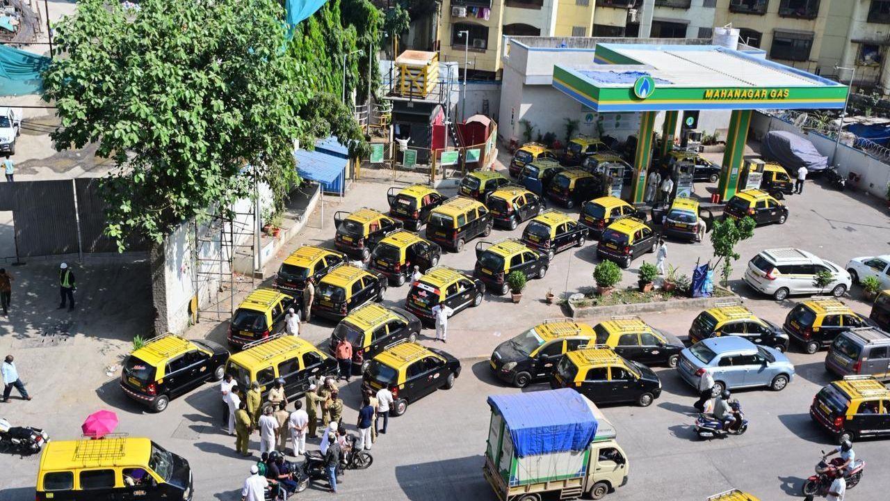 મુંબઈ: બીજા દિવસે પણ CNG કટોકટી યથાવત; મુસાફરો પરેશાન, વાહનચાલકો લાંબી લાઈનોમાં