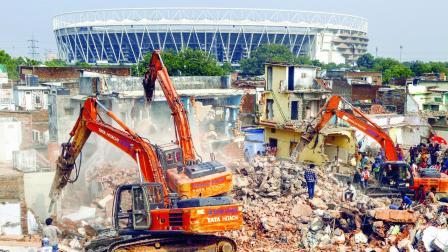 ગેરકાયદે મકાનો તોડી પાડવામાં આવ્યાં