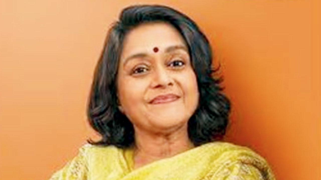 ફિલ્મમાં સુપ્રિયા મધ્યમવર્ગીય પરિવારનાં ૬૫ વર્ષીય ગૃહિણી જસુબહેન ગાંગાણીનો રોલ ભજવે છે