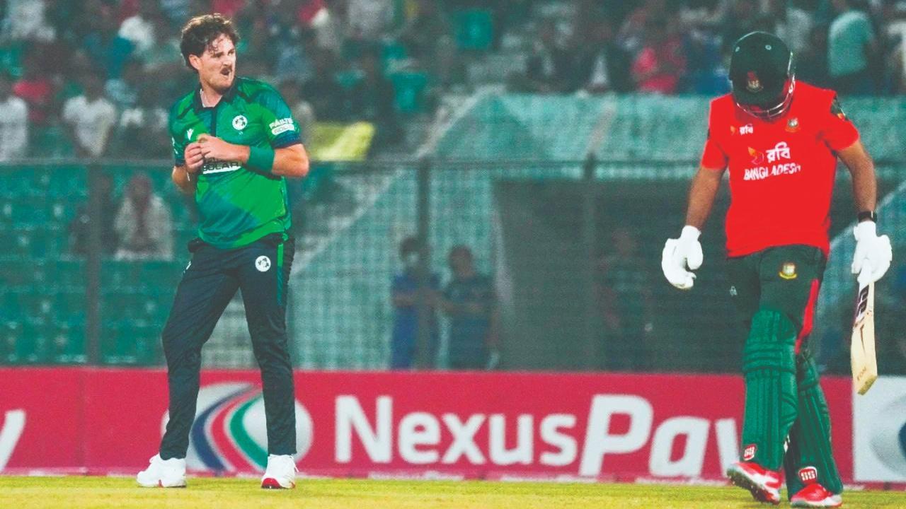 આયરલૅન્ડના સ્પિનર મૅથ્યુ હમ્ફ્રીસે માત્ર ૧૩ રનમાં ૪ વિકેટ લઈને કરીઅરનું બેસ્ટ પ્રદર્શન કર્યું હતું