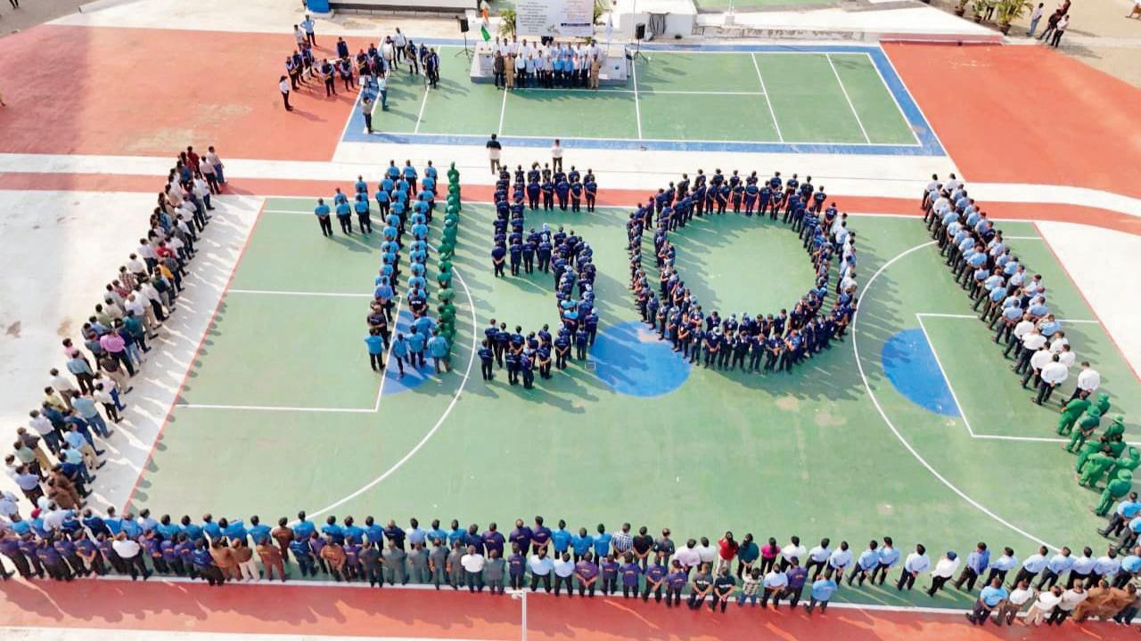 વન્દે માતરમ્‌નું સમૂહગાન ભારત ડાયમન્ડ બુર્સમાં 