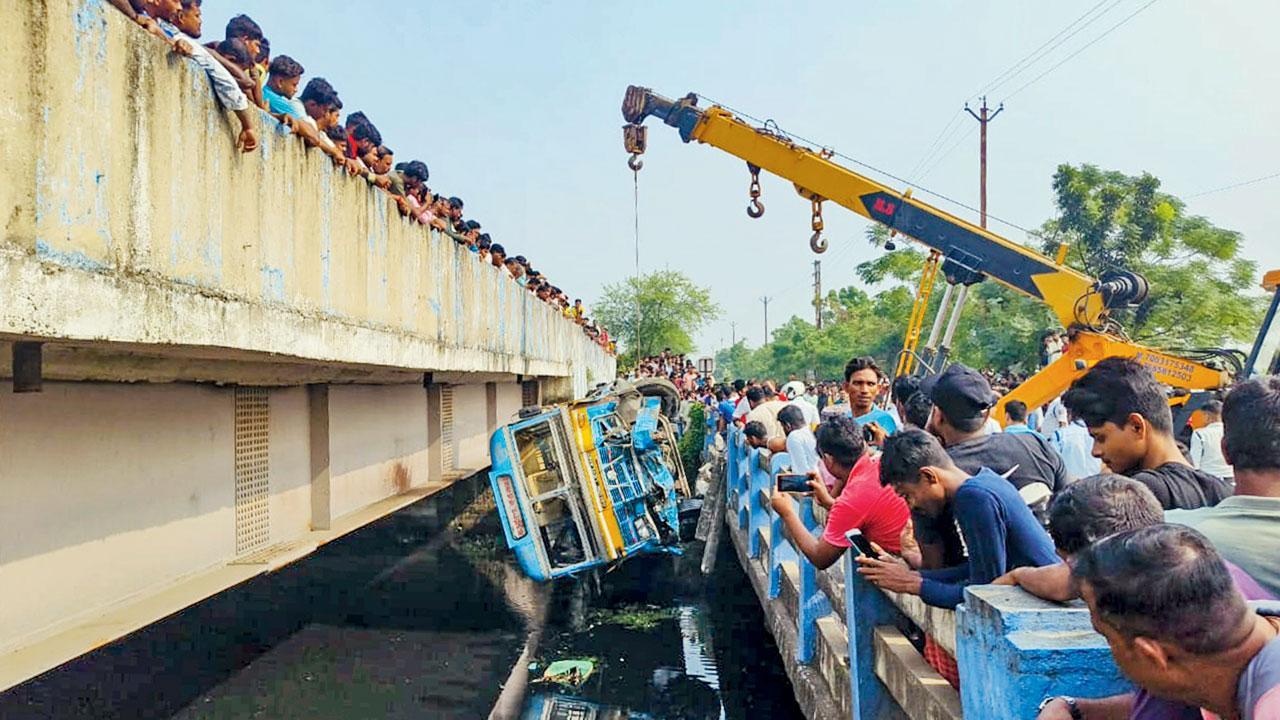 દુર્ઘટનામાં ૮ પ્રવાસીઓ અતિશય ગંભીર ઘાયલ થયા હતા