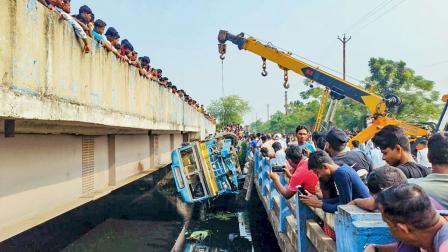 દુર્ઘટનામાં ૮ પ્રવાસીઓ અતિશય ગંભીર ઘાયલ થયા હતા
