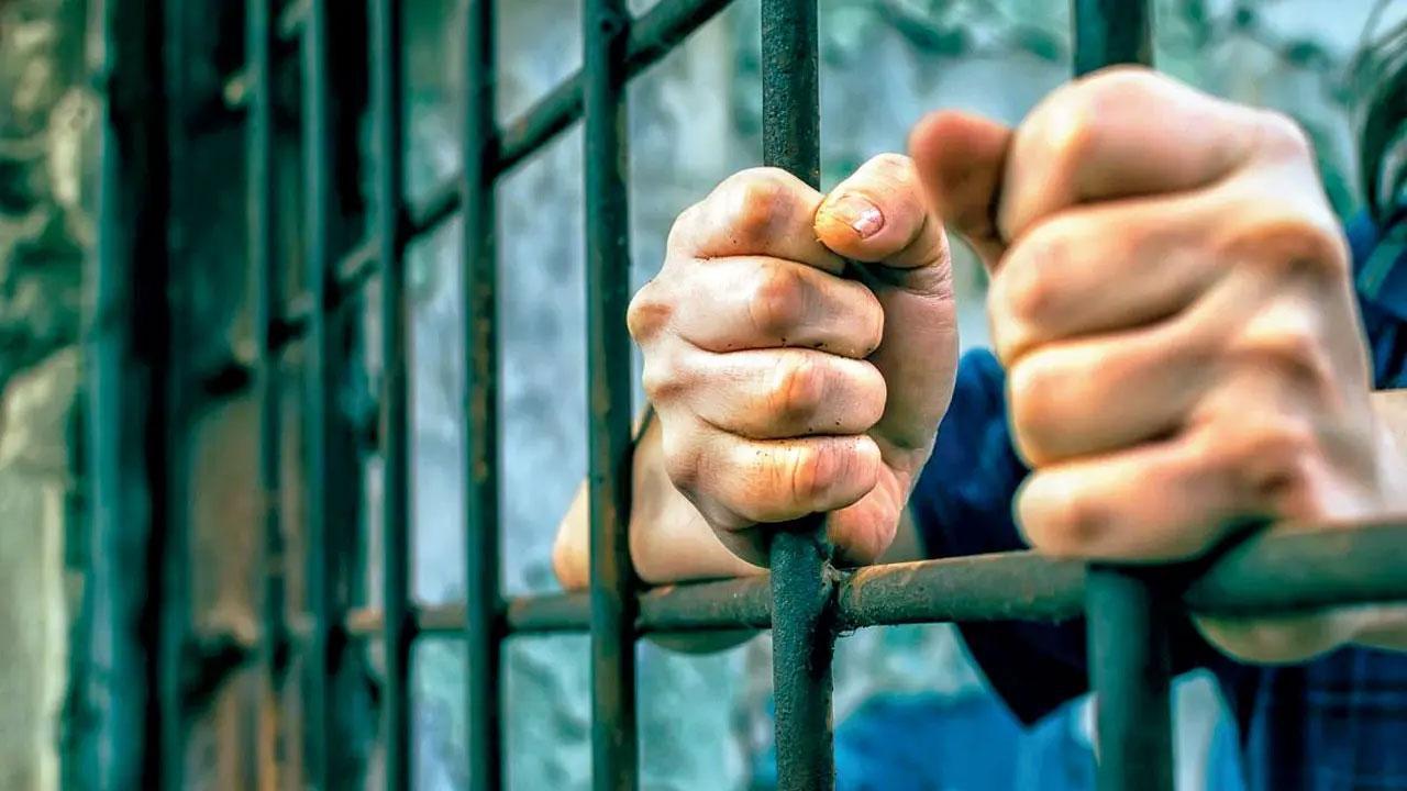 ૭૦ વર્ષના NRIનું કરતૂત, ૧૦ વર્ષની બાળકીને દારૂ પીવડાવીને બળાત્કાર કરતો હતો