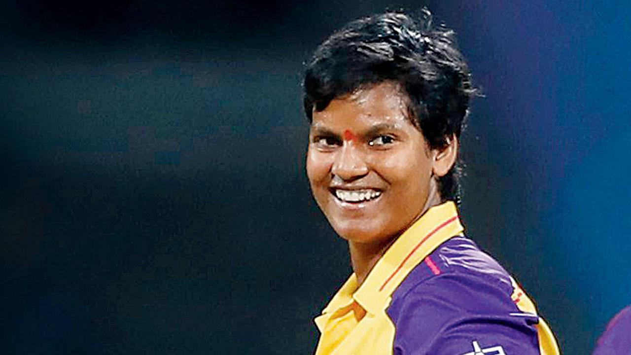 યુપી વૉરિયર્સે દીપ્તિ શર્માને પ્રથમ સીઝનમાં ૨.૬૦ કરોડ રૂપિયામાં ખરીદી હતી અને એ પછીની બે સીઝનમાં પણ તેની સૅલેરી એટલી જ હતી. હવે ચોથી સીઝનમાં તેની કિંમત વધી ગઈ ( 3.2cr) છે.