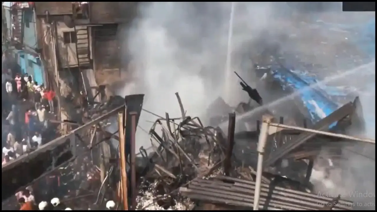 ધારાવીમાં ભીષણ આગ (તસવીર સૌજન્ય: સોશિયલ મીડિયા) 