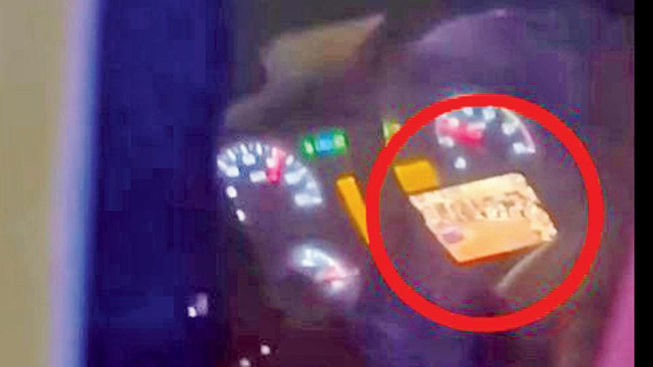 ૮૦ કિલોમીટરની ઝડપે હાઇવે પર બસ ચલાવતી વખતે ડ્રાઇવર બિગ બૉસ જોતો હતો