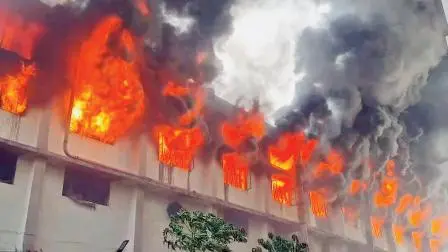 યુનિટમાં કાપડ અને જ્વલનશીલ કેમિકલના મોટા જથ્થાને લીધે આગ બેકાબૂ બની હતી