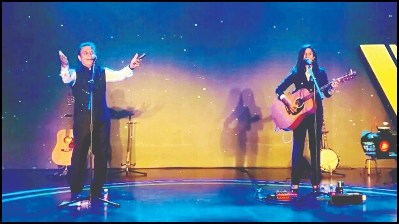 થોડાં વર્ષો પહેલાં BCCI અવૉર્ડ્‌સ વખતે સુનીલ ગાવસકર અને જેમિમા રૉડ્રિગ્સે ગીત ગાયું હતું