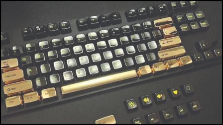 ચીનમાં કૅમેરા બનાવતી કંપનીએ કર્મચારીઓને બોનસમાં સોનાની કી-બોર્ડ કૅપ્સ ગિફ્ટ આપી