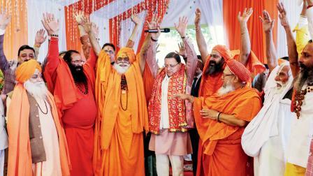 ઉત્તરાખંડના મુખ્ય પ્રધાન પુષ્કર સિંહ ધામી અને ૧૩ અખાડાના પ્રતિનિધિઓની બેઠકમાં નક્કી થયું હતું 