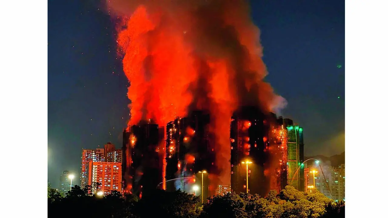 આગ જોતજોતાંમાં આસપાસનાં ૭ બિલ્ડિંગોમાં ફેલાઈ ગઈ