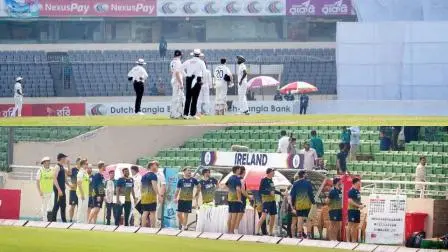 ભૂકંપના ઝટકાને કારણે બન્ને ટીમના પ્લેયર્સ અને ફૅન્સ ચોંકી ગયા હતા