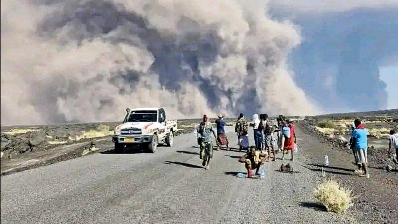 ૧૨,૦૦૦ વર્ષ પછી ઇથિયોપિયાનો હેલી ગબ્બી જ્વાળામુખી થોડા દિવસ પહેલાં ફાટ્યો ત્યારે એની રાખ ૧૫ કિલોમીટર સુધી ઊંચી ઊછળી હતી.