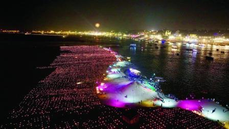 ગંગા ઘાટના સામેના કિનારા પર પણ ૩ લાખથી વધુ દીવડા પ્રગટાવવામાં આવ્યા હતા.