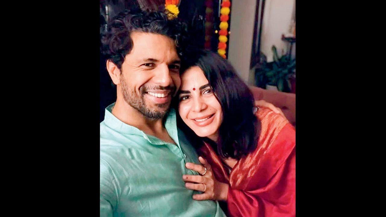 ચર્ચા છે કે કીર્તિ અને ઍક્ટર રાજીવ સિદ્ધાર્થ હાલમાં ડેટિંગ કરી રહ્યાં છે