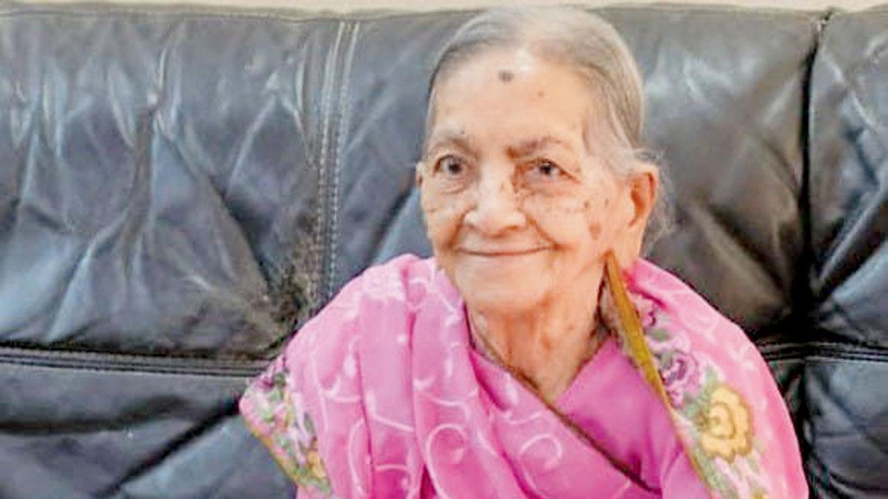 લાભુબહેન ધીરજલાલ સોલાણી