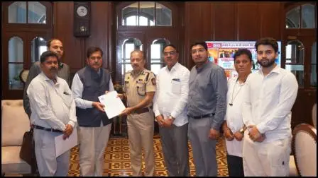 ભાજપ નેતા મુંબઈ પોલીસ કમિશનરને મળ્યા (તસવીર સૌજન્ય: સોશિયલ મીડિયા) 