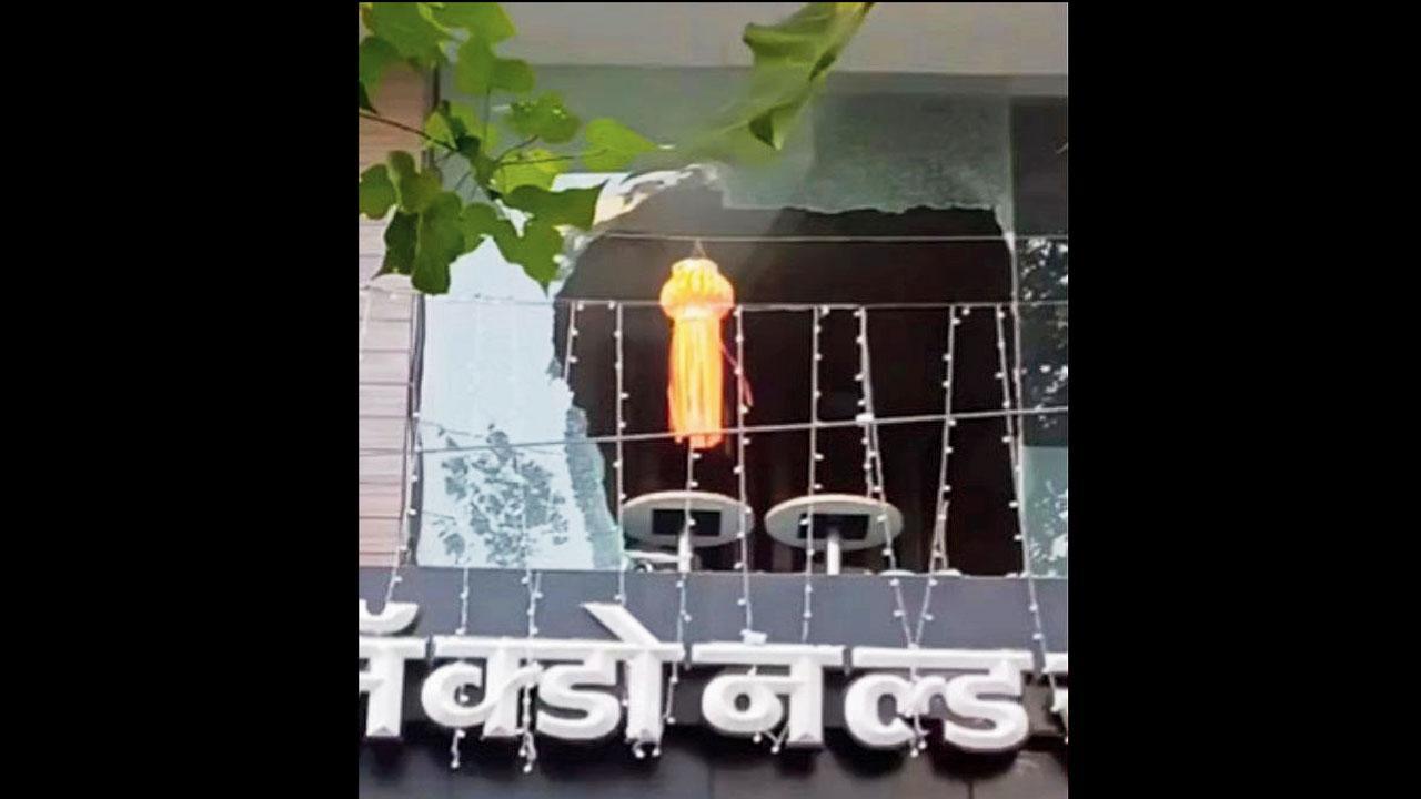 ઇલેક્ટ્રિસિટી બૉક્સમાં સ્પાર્ક થવાને કારણે આગ લાગી હતી એવું પ્રાથમિક તપાસમાં જણાયું