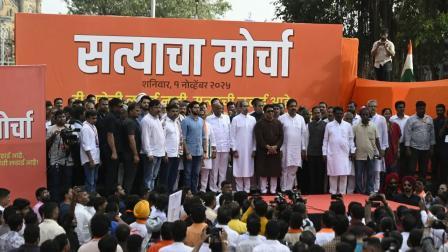 શિવસેના (UBT) ના નેતા ઉદ્ધવ ઠાકરે, NCP (SP) ના સુપ્રીમો શરદ પવાર, MNS ના રાજ ઠાકરે અને કૉંગ્રેસના નેતાઓએ મોરચામાં ભાગ લીધો હતો. (તસવીરો/આશિષ રાજે)