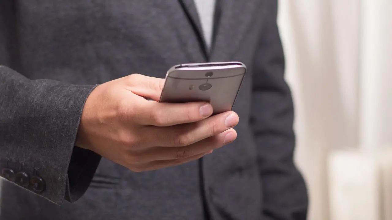 અજાણ્યા નંબરથી ફોન આવતા મોબાઇલ સ્ક્રીન પર દેખાશે નામ અને ઓળખ, જાણો વિગતો