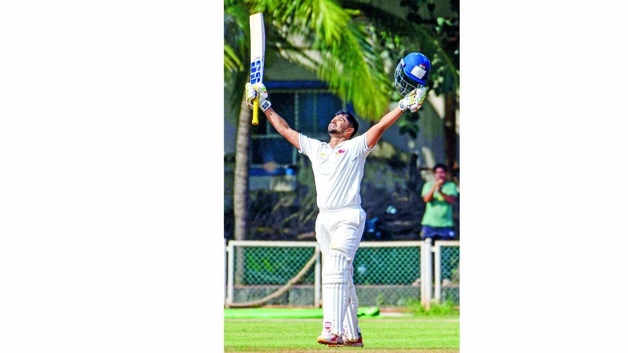 ઓપનર મુશીર ખાને સદી ફટકાર્યા બાદ કરી શાનદાર ઉજવણી.