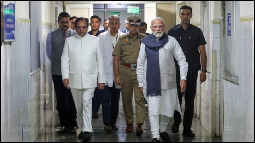 PM મોદી લાલ કિલ્લા બૉમ્બ બ્લાસ્ટના પીડિતોને મળવા માટે પહોંચ્યા (સૌજન્ય: એજન્સી)