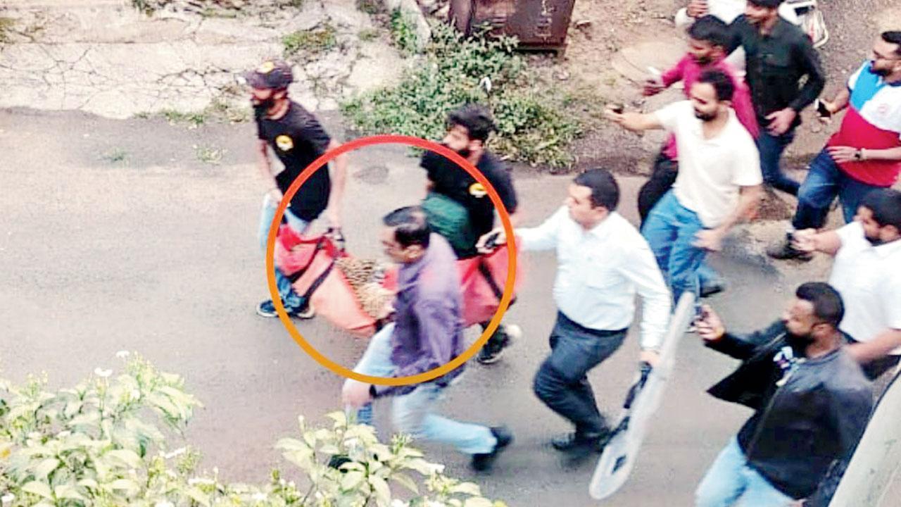 વનવિભાગની ક્વિક રિસ્પૉન્સ ટીમ, પોલીસ અને સ્વયંસેવકોએ મળીને દીપડાને પકડ્યો હતો