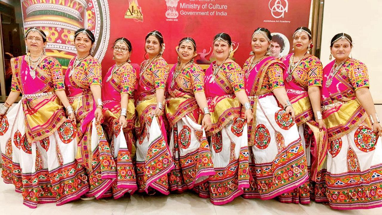 એક અનોખું ડાન્સ-ગ્રુપ જે ગૃહિણીઓ માટે બની ગયું આશીર્વાદ