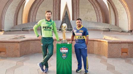 વન-ડે સિરીઝની ટ્રોફી સાથે બન્ને ટીમના કૅપ્ટન્સ