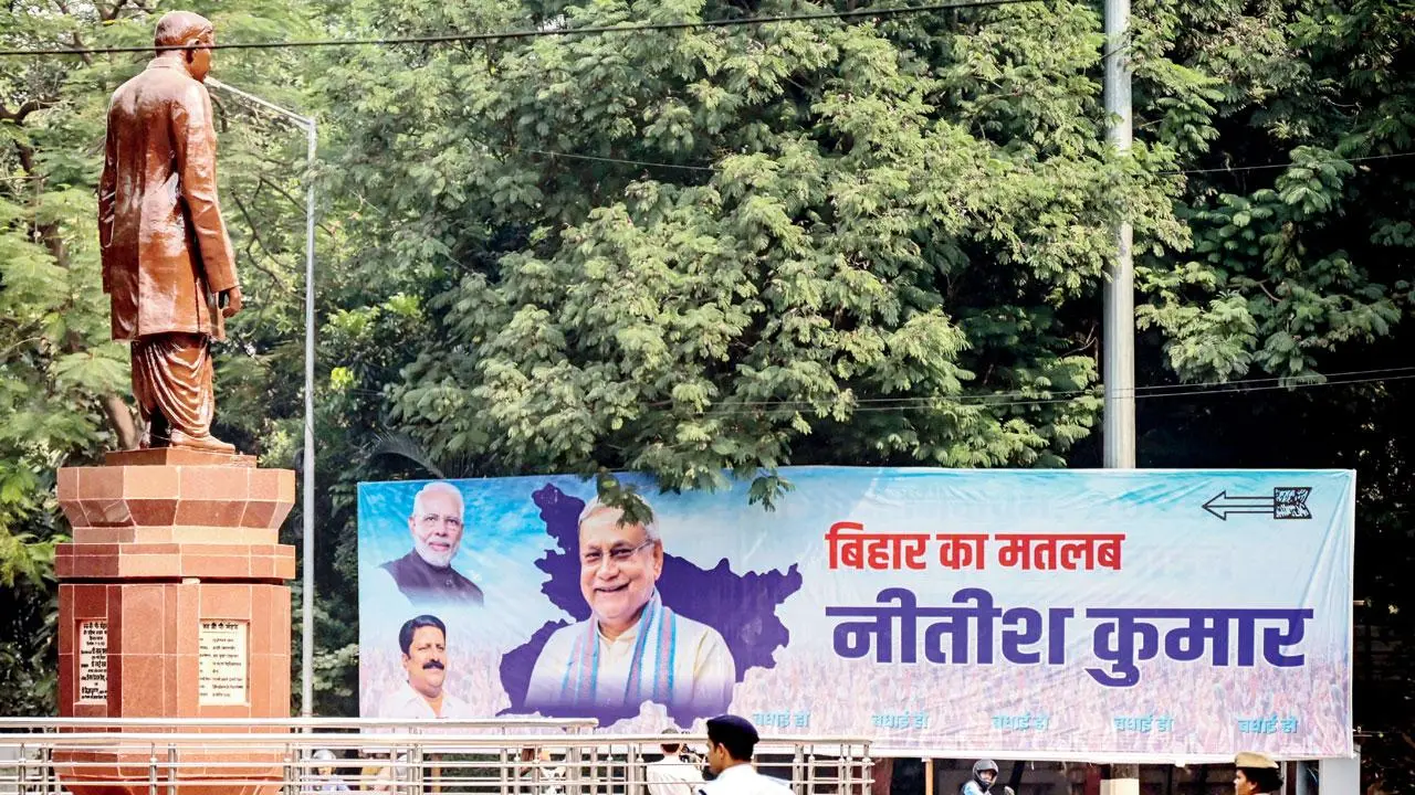 ગઈ કાલે પટનામાં JDUની ઑફિસની બહાર લાગેલું બૅનર